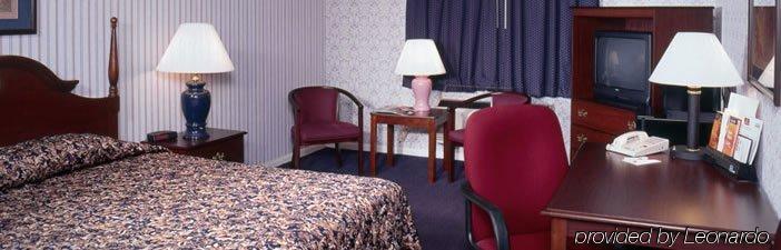 Hotel Carlisle & Embers Convention Center Room photo